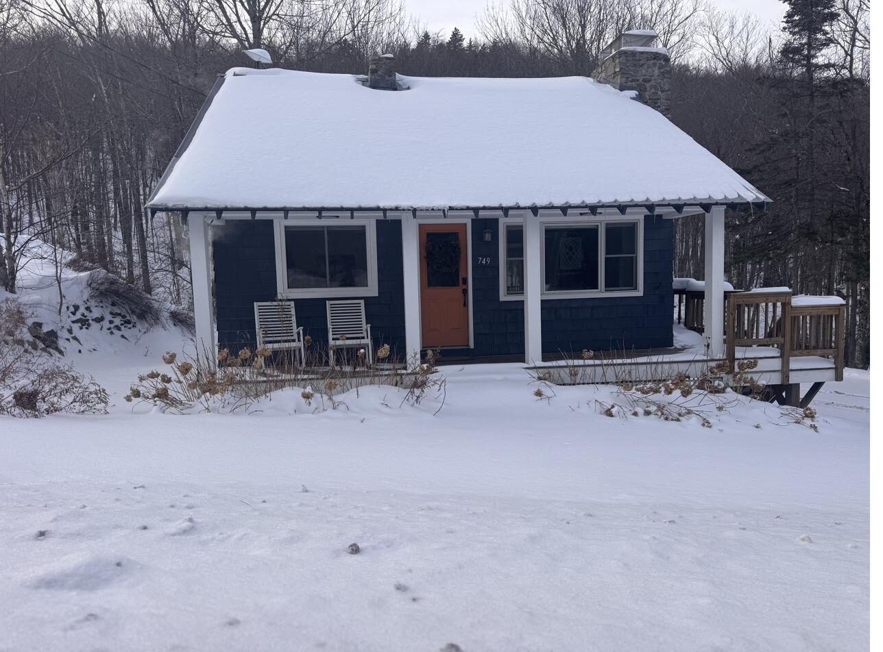 Bluebird Cottage covered in fresh snow during ski season