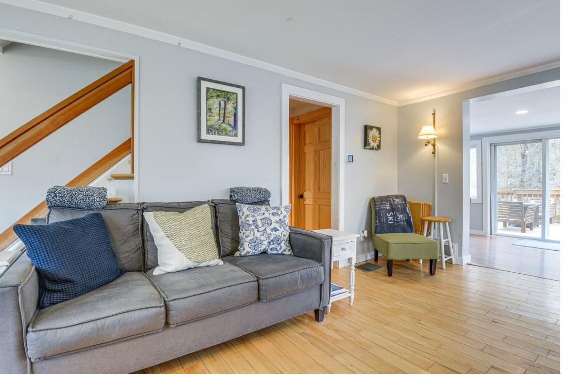 Entry sitting area with couch